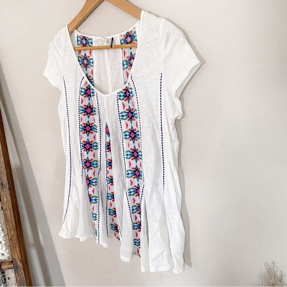 Anthropologie Akemi + Kin Embroidered Flowy Boho Top - Picture 3 of 9